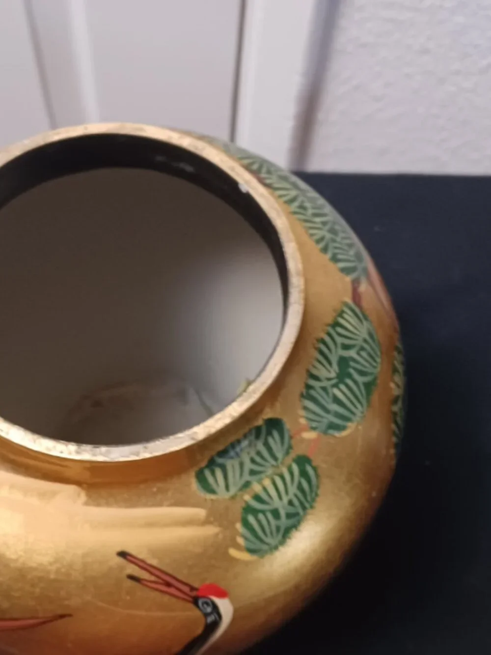 Gold unique vase with Swans decorated on thru out